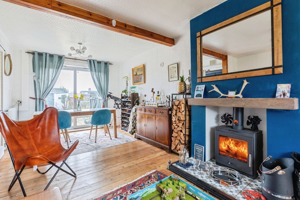 Property photo 3 of 16 Pbox-Img.Jpg