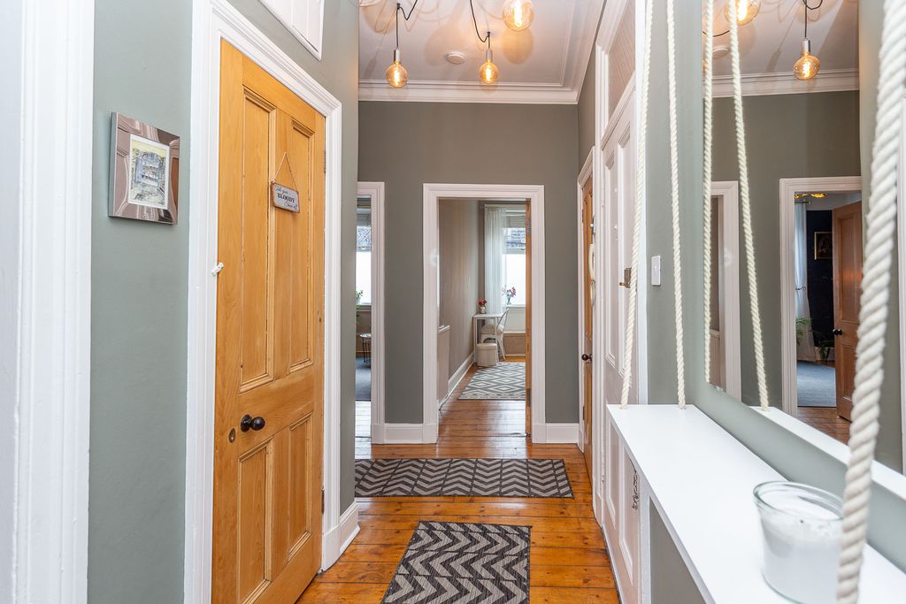 Property photo 2 of 25