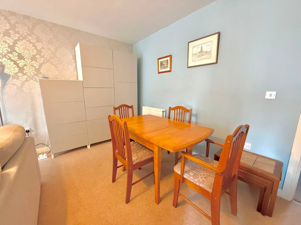 2 bed flat for saleStokers Close, Dunstable LU5 photo 4