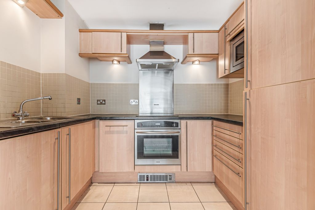 Property photo 3 of 7 Avante Court (3)