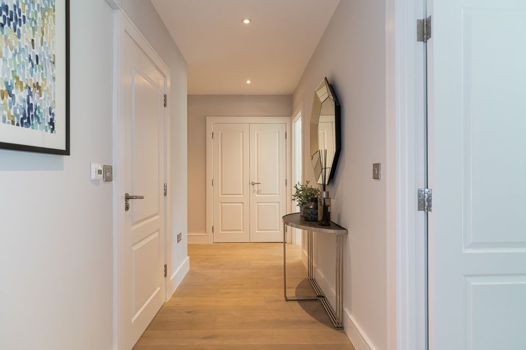 Property photo 2 of 6 Entrance Hallway