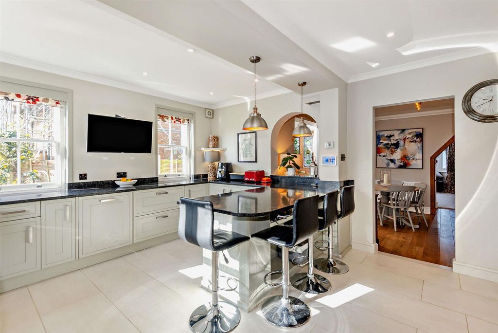 Property photo 3 of 19 Kitchen Breakfast Room