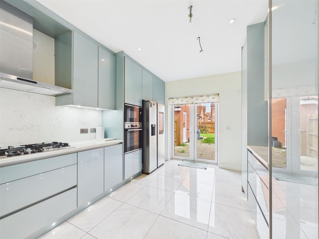 Property photo 3 of 16 Cam02435G0-Pr0190-Still008.Jpg