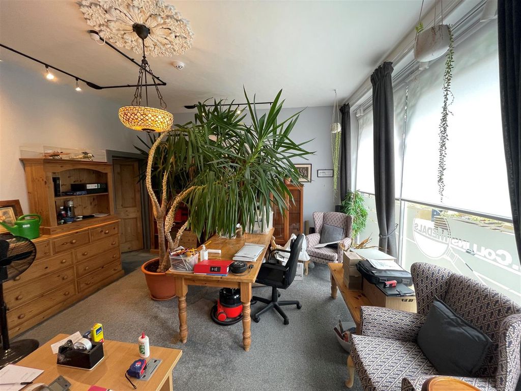 Property photo 2 of 6 5.Jpg