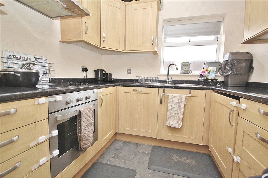 Property photo 3 of 7 Kitchen