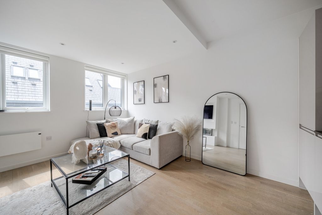 Property photo 2 of 16 1485376-11-6A5632...