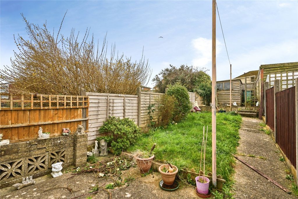 Property photo 3 of 11 Garden