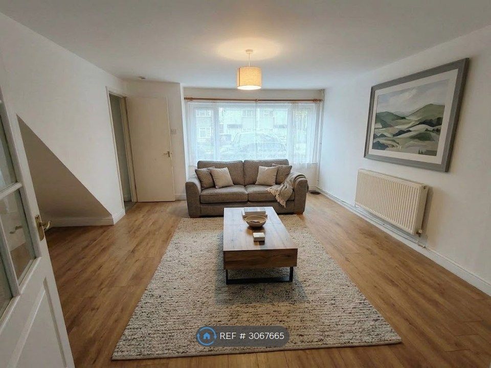 Property photo 2 of 9 Lounge