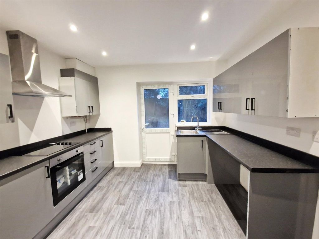 Property photo 2 of 11 Picture No. 14