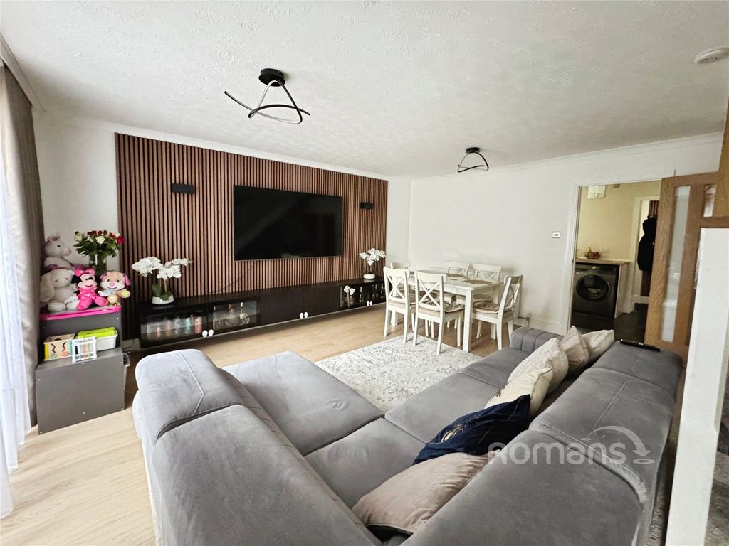 Property photo 2 of 12 Picture No. 18