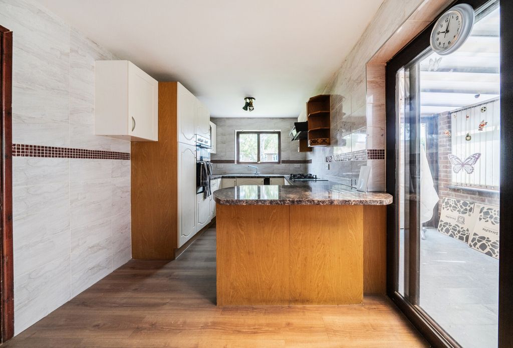 Property photo 2 of 9 1478345-18-6A2Fd3...