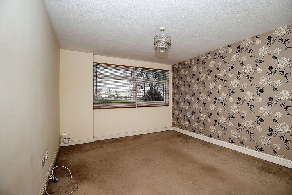 Property photo 2 of 12 Image