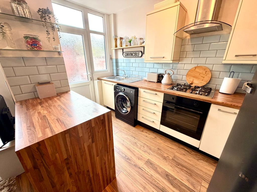 Property photo 3 of 17