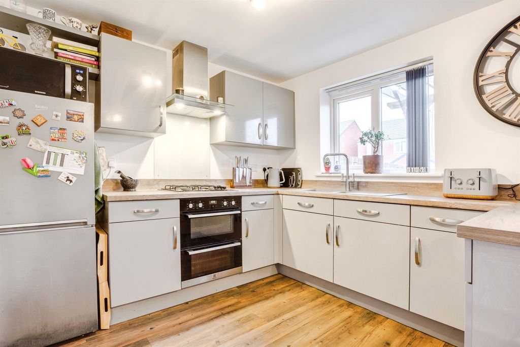 Property photo 3 of 20