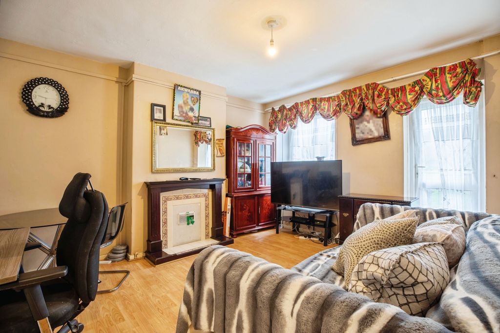 Property photo 2 of 14