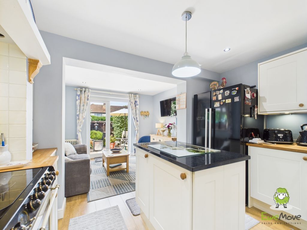 Property photo 3 of 30 Ewemove Estate Agents Basingstoke
