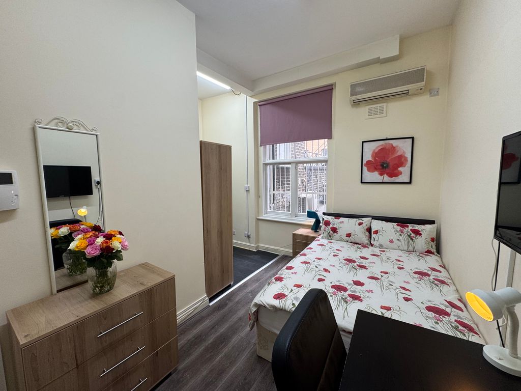 Property photo 3 of 8 Study Deks