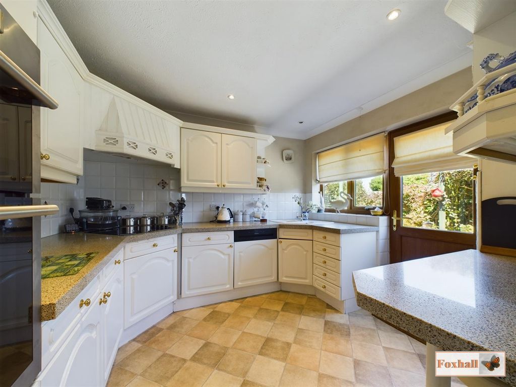 Property photo 3 of 21 Kitchen / Breakfast Room