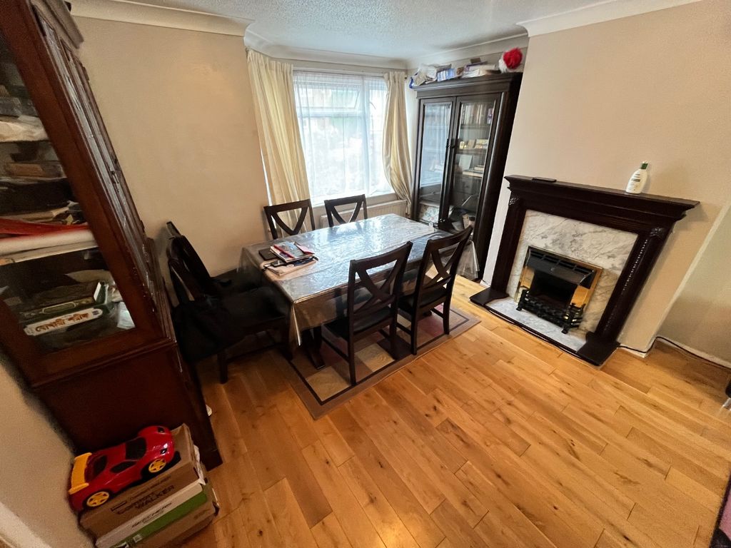 Property photo 3 of 16 4541314