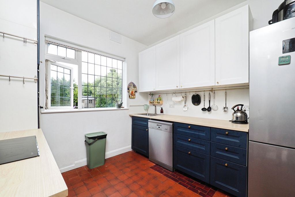 Property photo 3 of 17 Kitchen