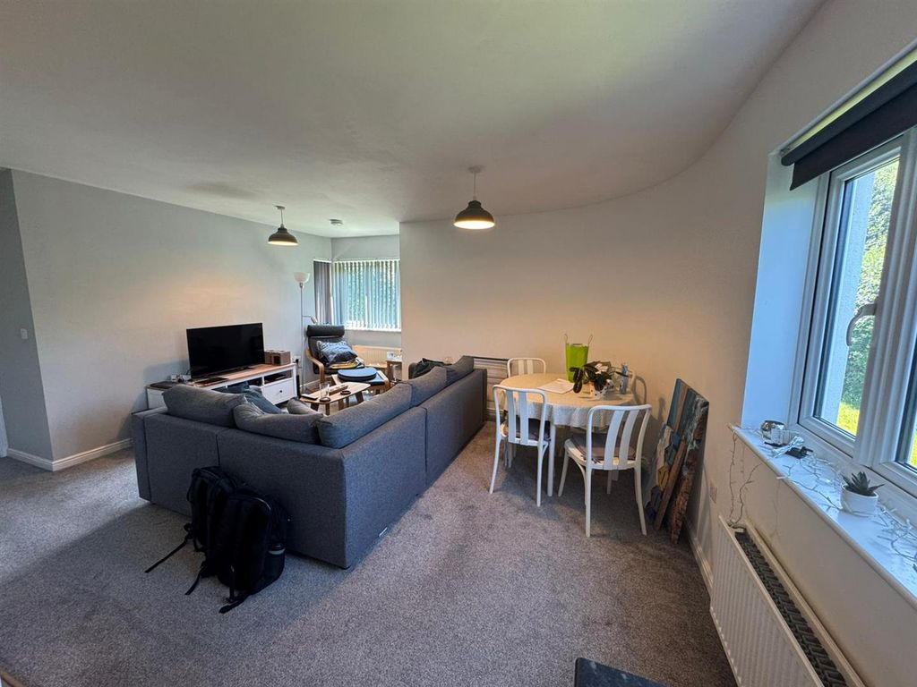 Property photo 3 of 7 Living Area 1.Jpg