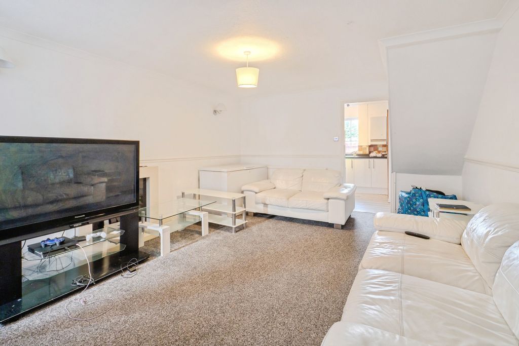 Property photo 3 of 11 Living Room