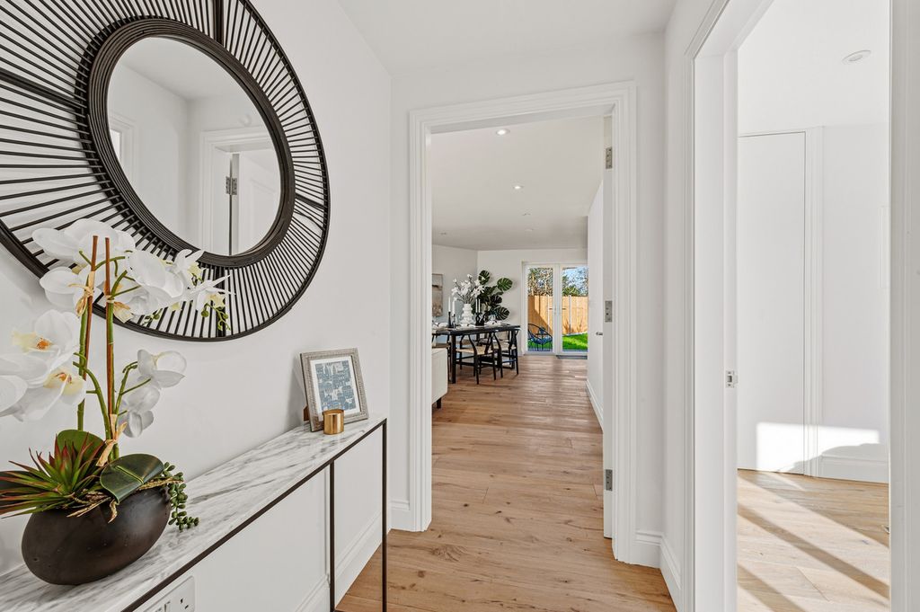 Property photo 2 of 26