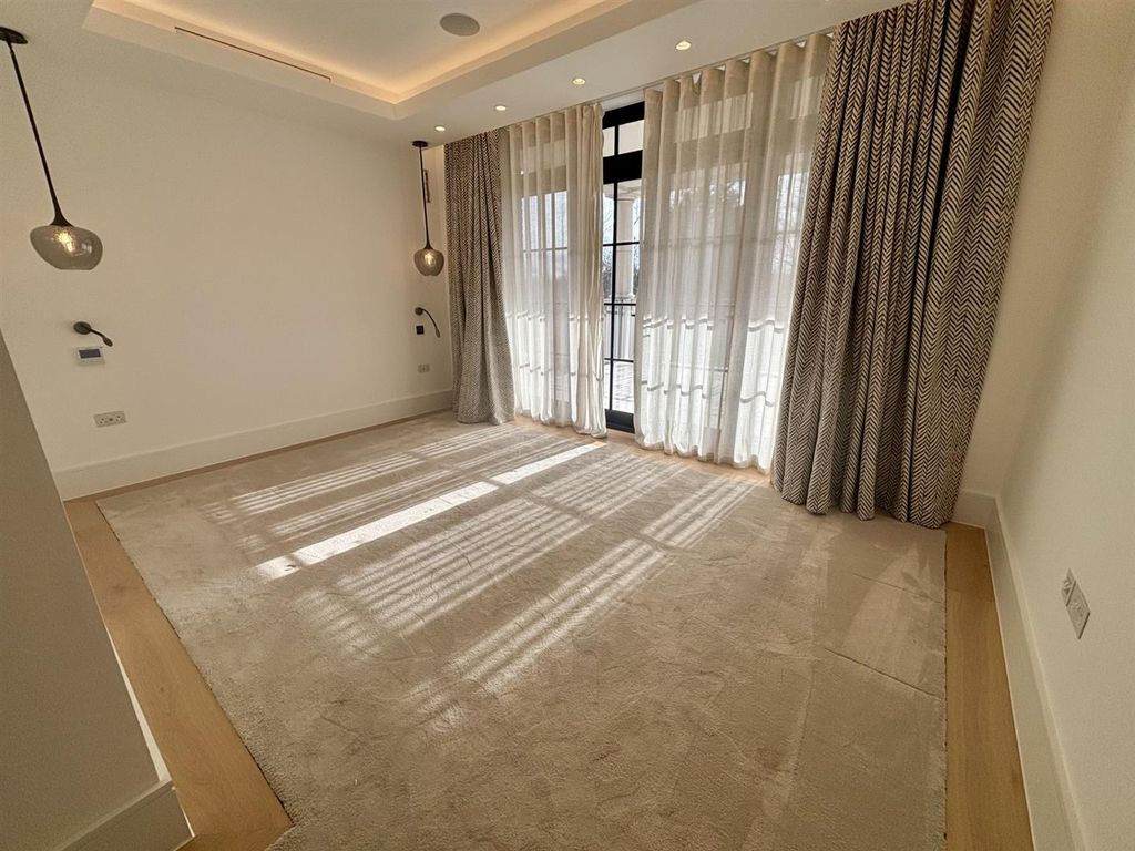 Additional image 13 of 2 bed flat to rent22 Beech Hill, Barnet EN4