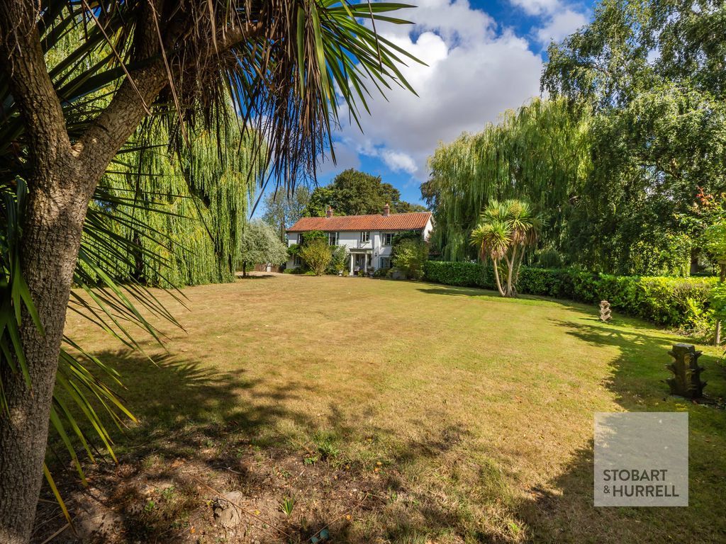 Property photo 2 of 36 Distant Front