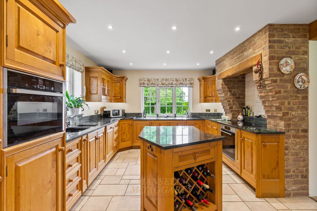 Property photo 3 of 22 Pippy Oak Fitted Kitchen