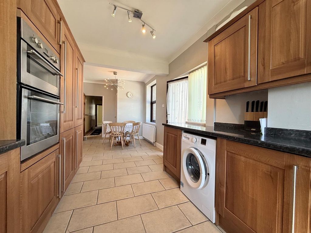 Property photo 3 of 22 Kitchen/Breakfast Room