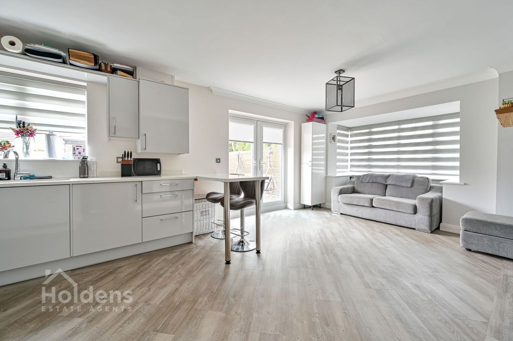 Property photo 2 of 22