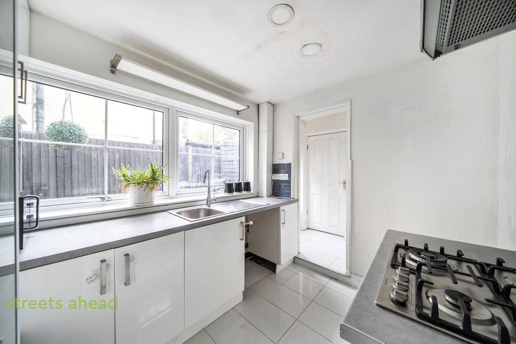 Property photo 3 of 16 30E02849-c213-48c...