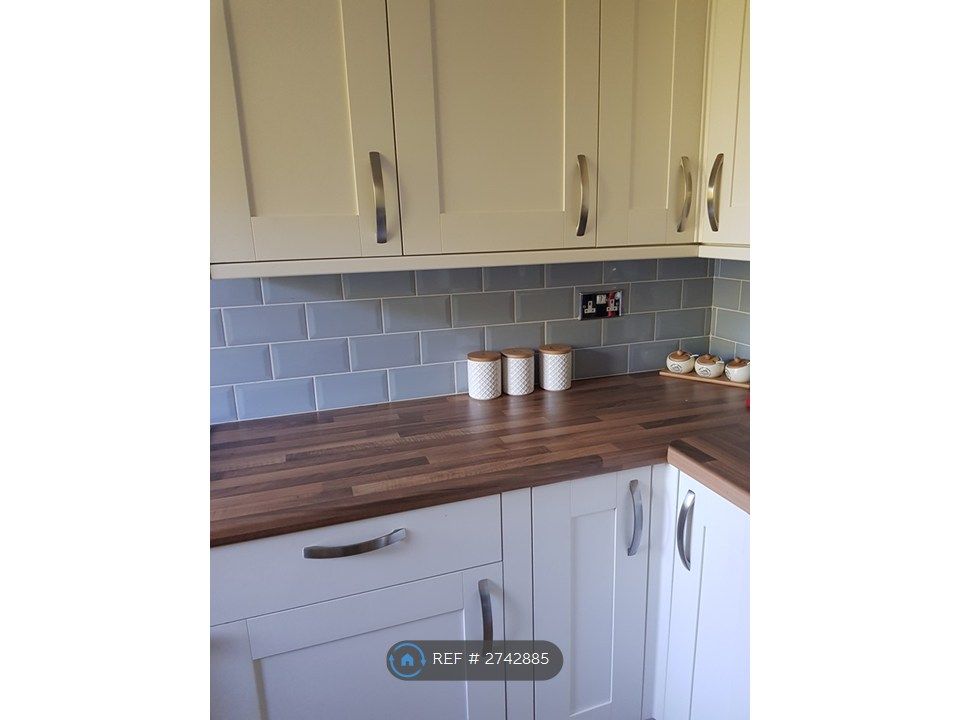 Property photo 2 of 10 Kitchen 1