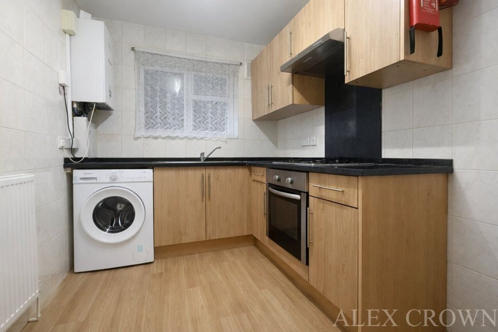 Property photo 3 of 6