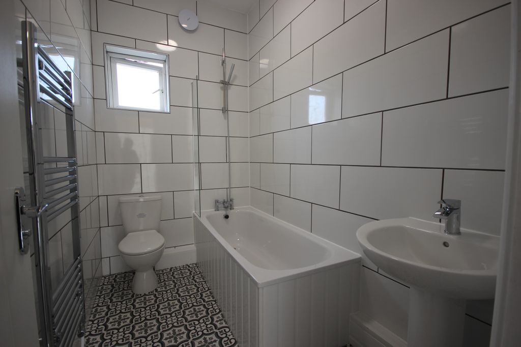 Property photo 2 of 17 Bathroom