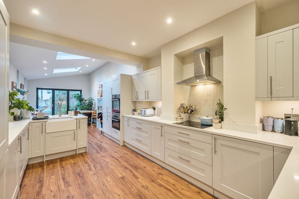 Property photo 2 of 23