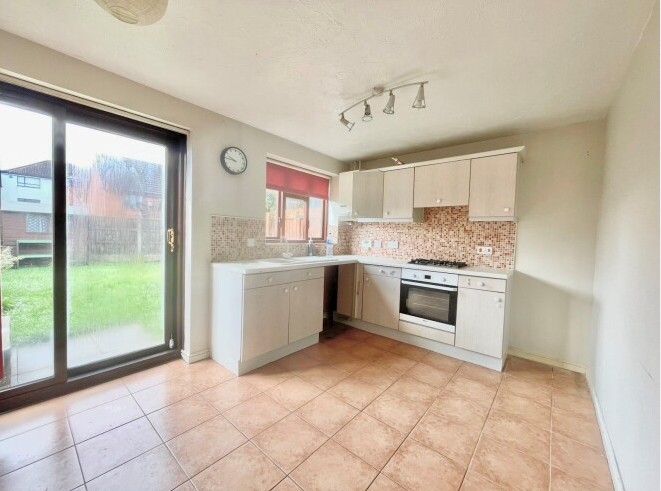 Property photo 3 of 7 Kitchen