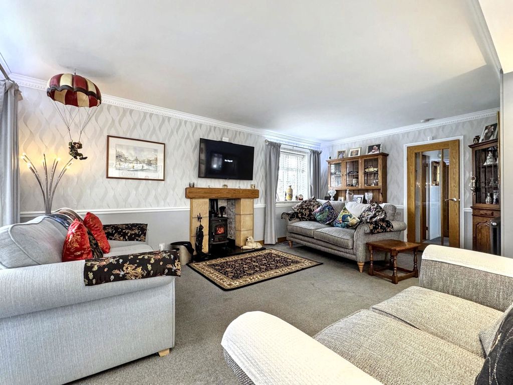 Property photo 3 of 27