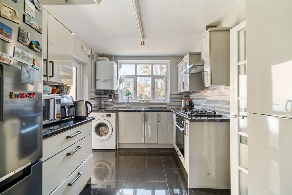 Property photo 3 of 6