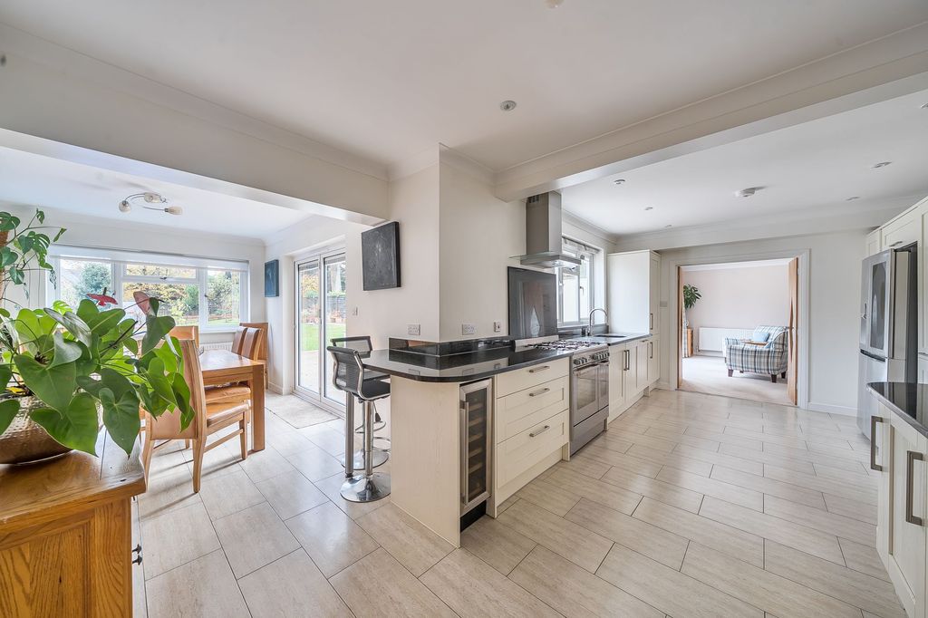 Property photo 2 of 35