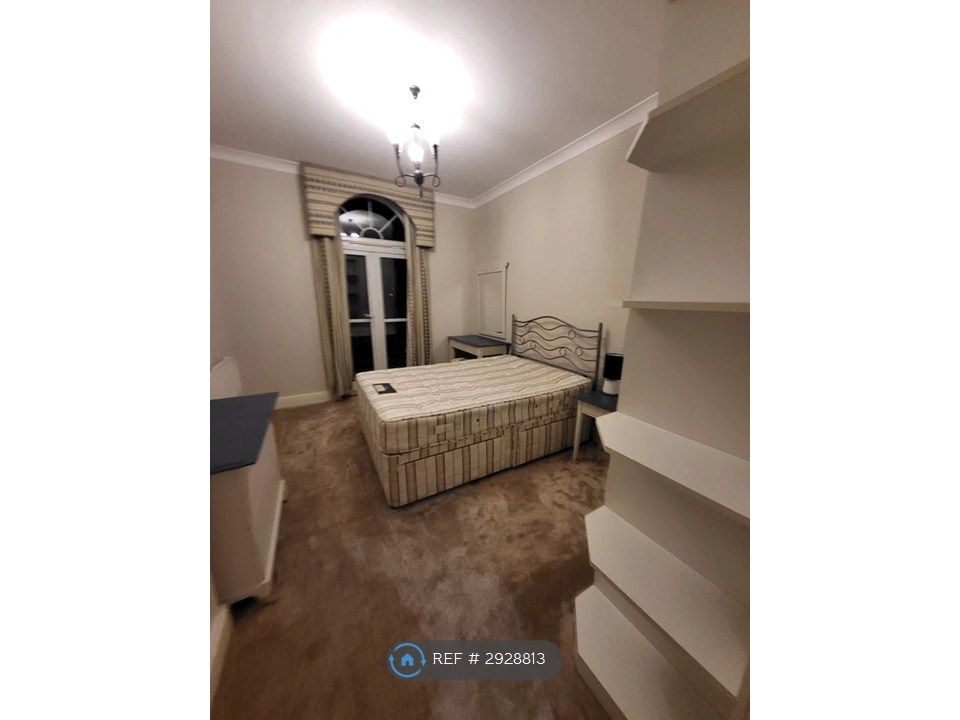 Property photo 2 of 16 Bed 1 Night