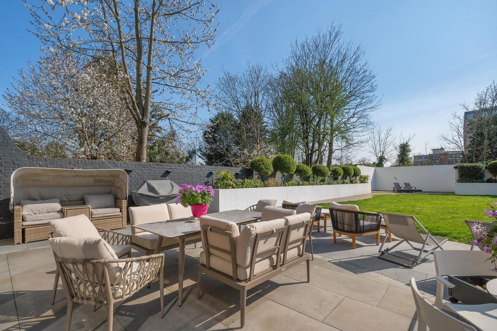 Property photo 2 of 29