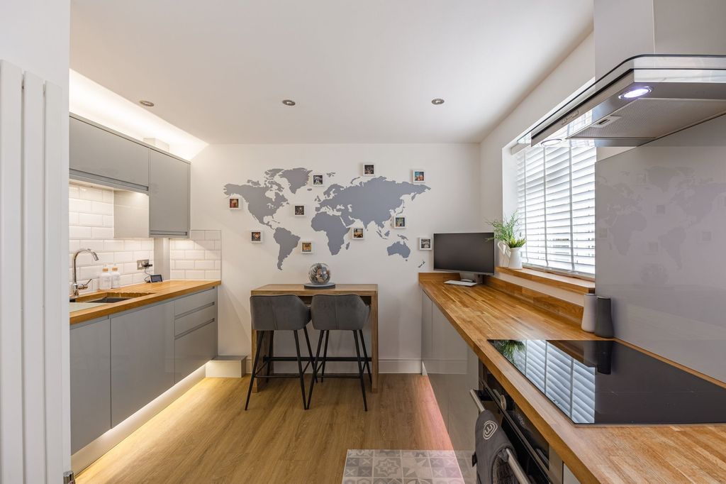 Property photo 3 of 27