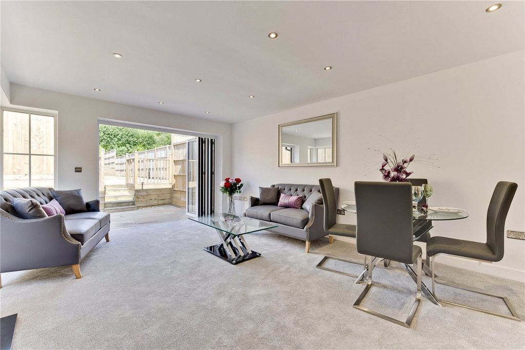 Property photo 1 of 14 Sitting Room