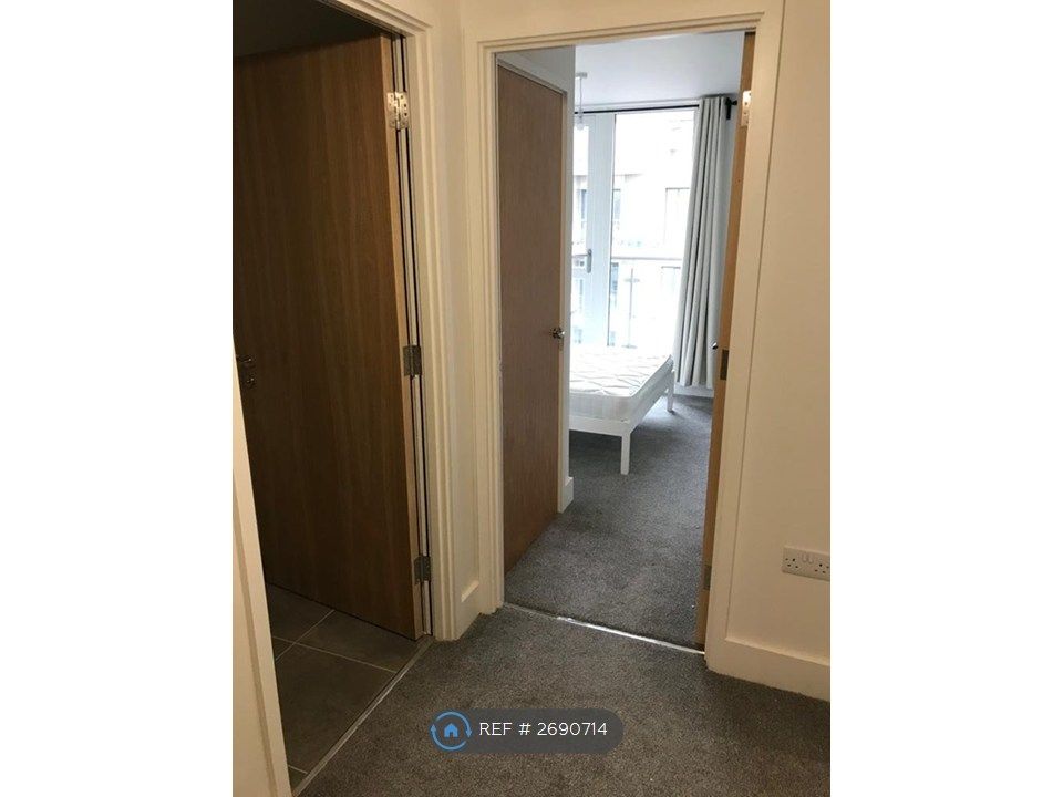 Property photo 3 of 8 Hallway