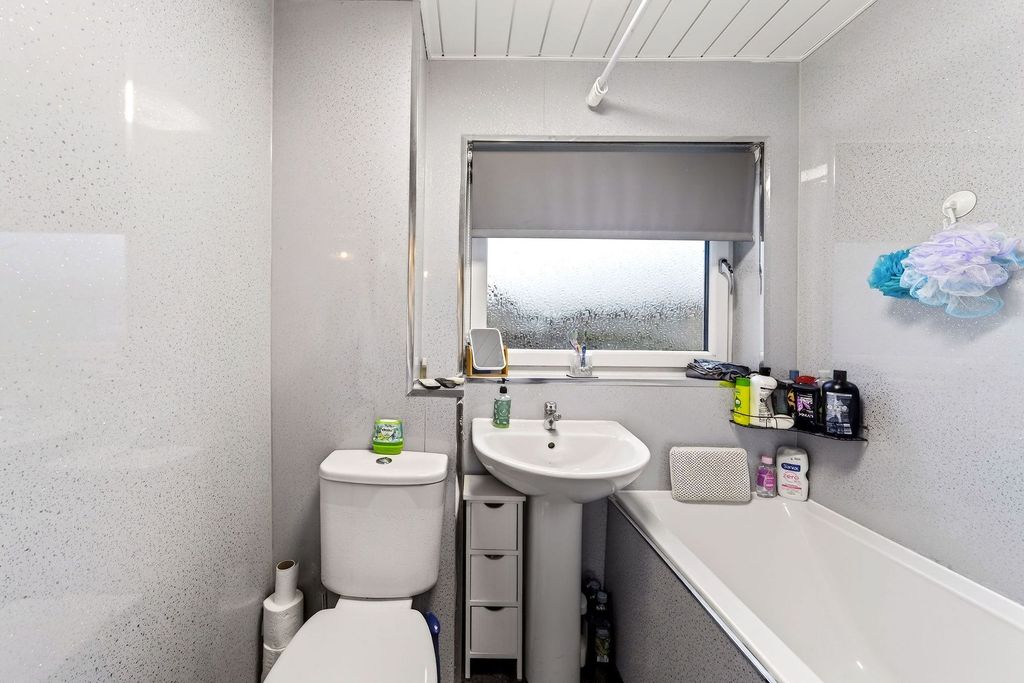 Property photo 3 of 37 Bathroom