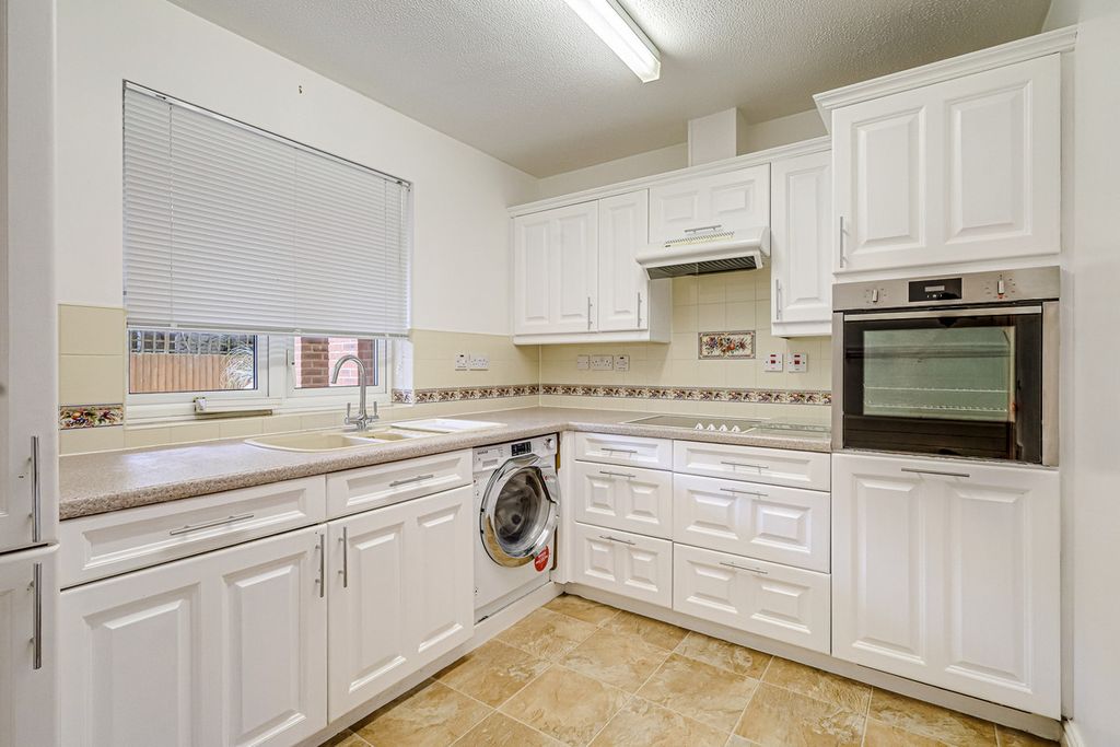 Property photo 2 of 20