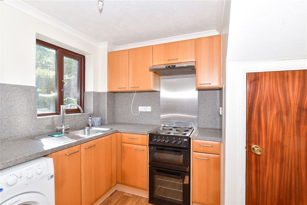 Property photo 2 of 7 Kitchen