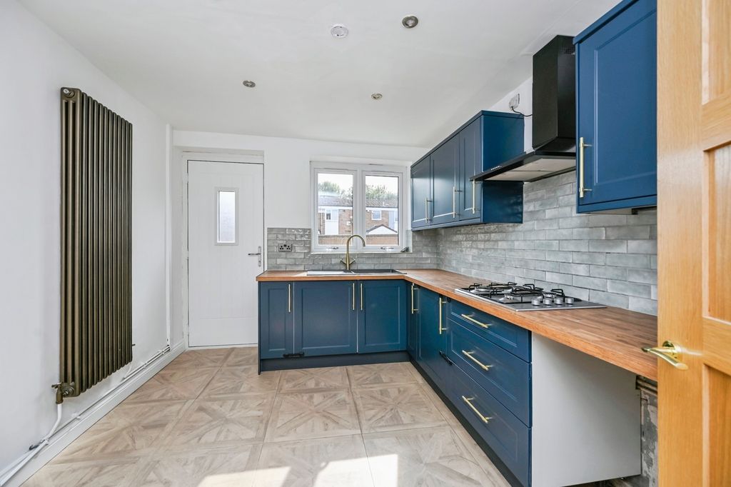 Property photo 3 of 17 Pbox-Img.Jpg